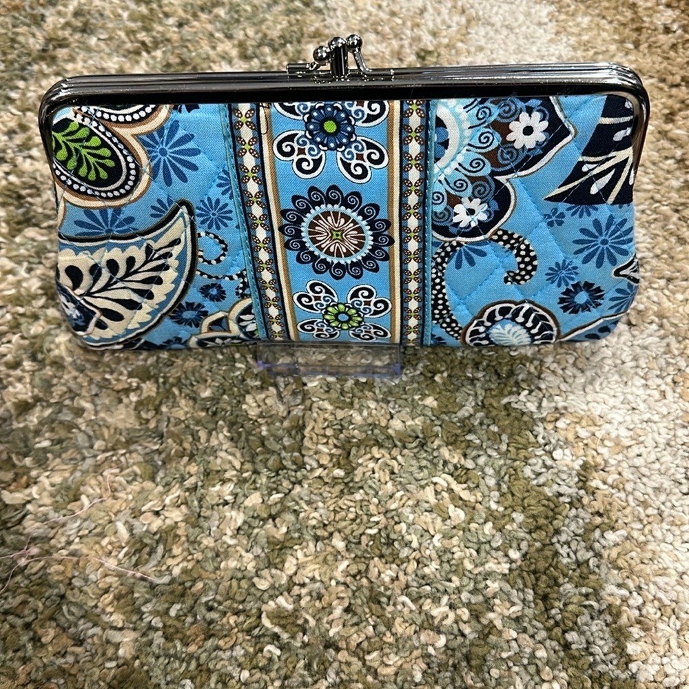 Vera Bradley Bali Blue Double Kiss Kiss Lock Clutch Floral Blue Liner NWOT - Picture 2 of 13